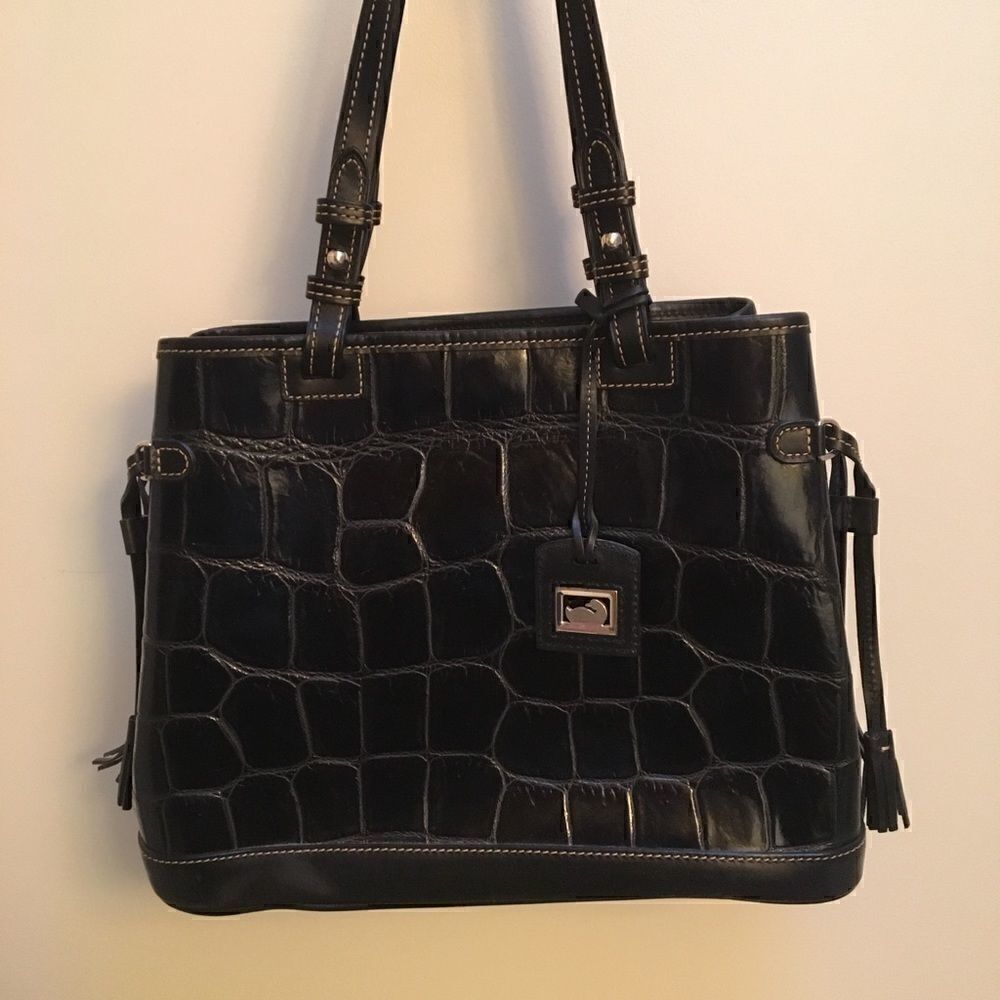 Dooney and Burke bag w/accessories 😍MINT😍